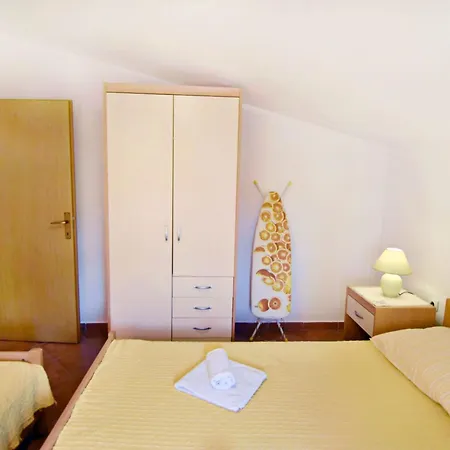 Alex 2 Kat By Interhome