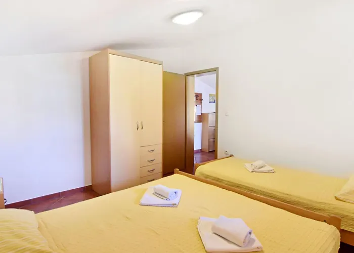 Apartman Alex 2 Kat By Interhome